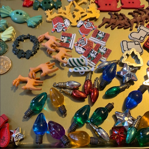Festive Holiday Button Collection - Picture 5 of 10